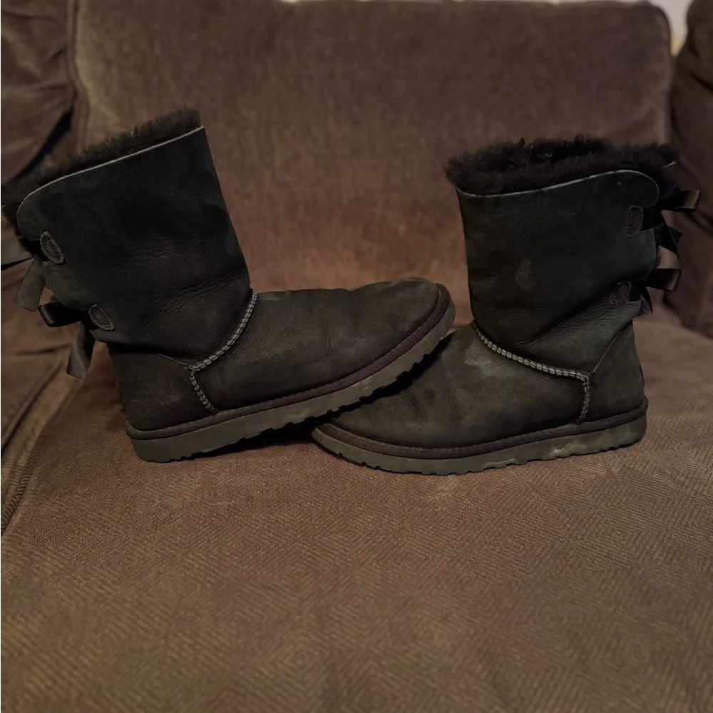 UGG Women's Bailey Bow Classic Sheepskin Boots size 8